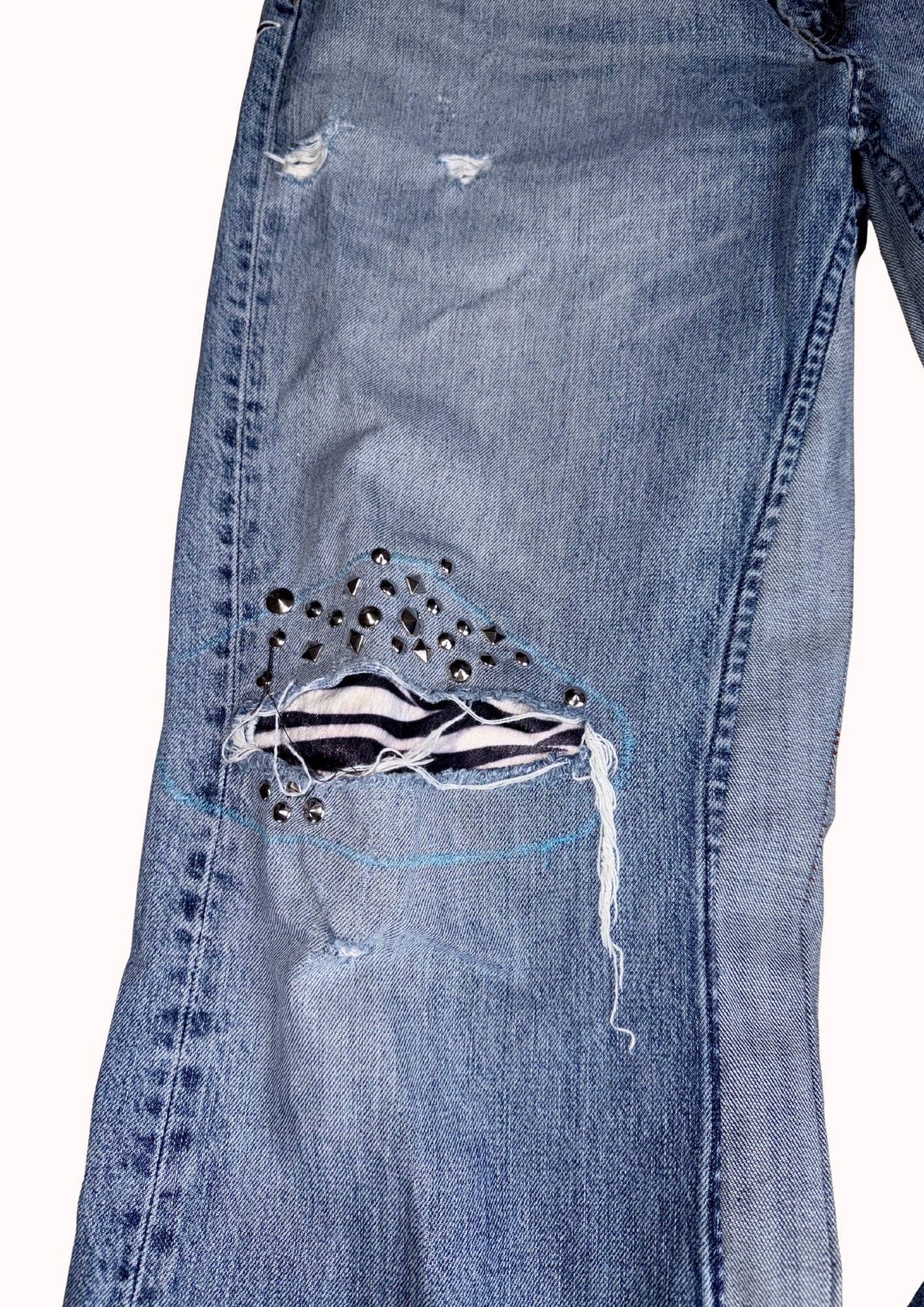 levis zebrati con borchie