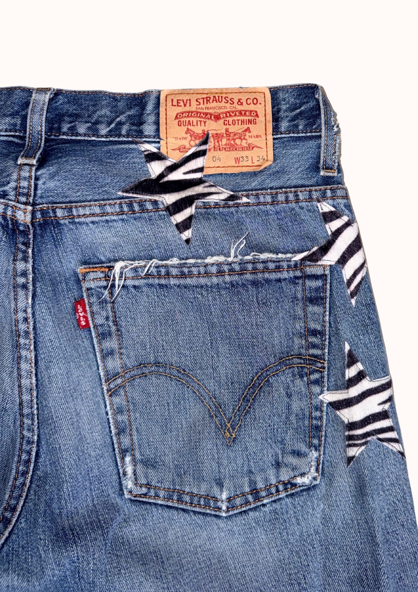 levis zebrati con borchie