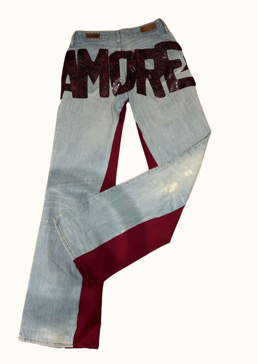 Levis Bold curve AMORE