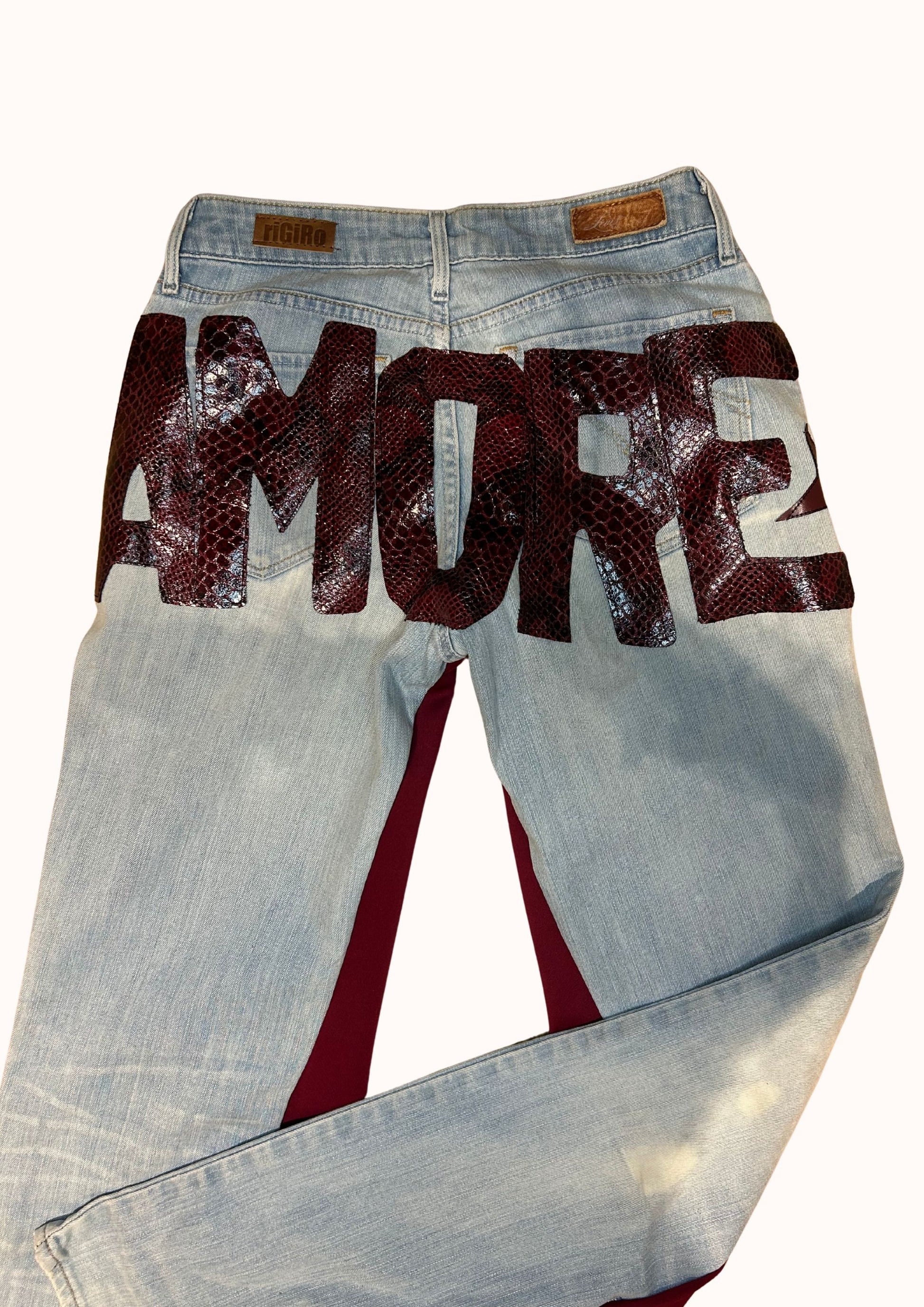 Levis Bold curve AMORE