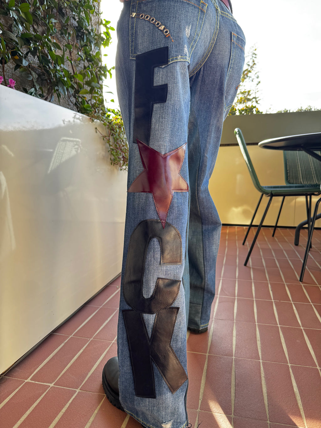 F*CK- vida denim con borchie