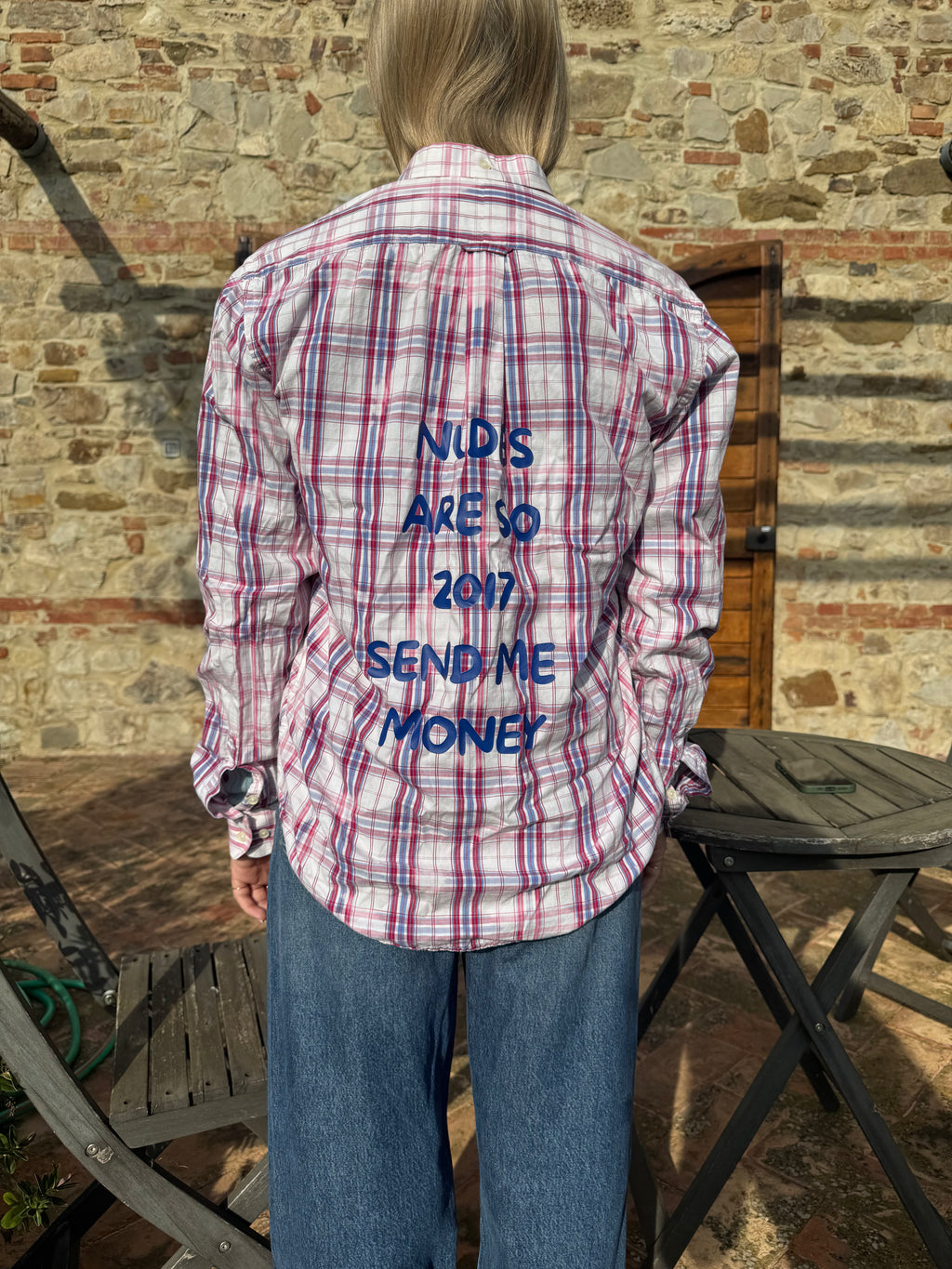camicia  "Nudes are so 2017 send me money"